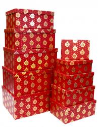 Набор из десяти прямоугольных подарочных коробок красного цвета, отделка матовой бумагой с тиснением "игрушки", размер 37*28*17 см.